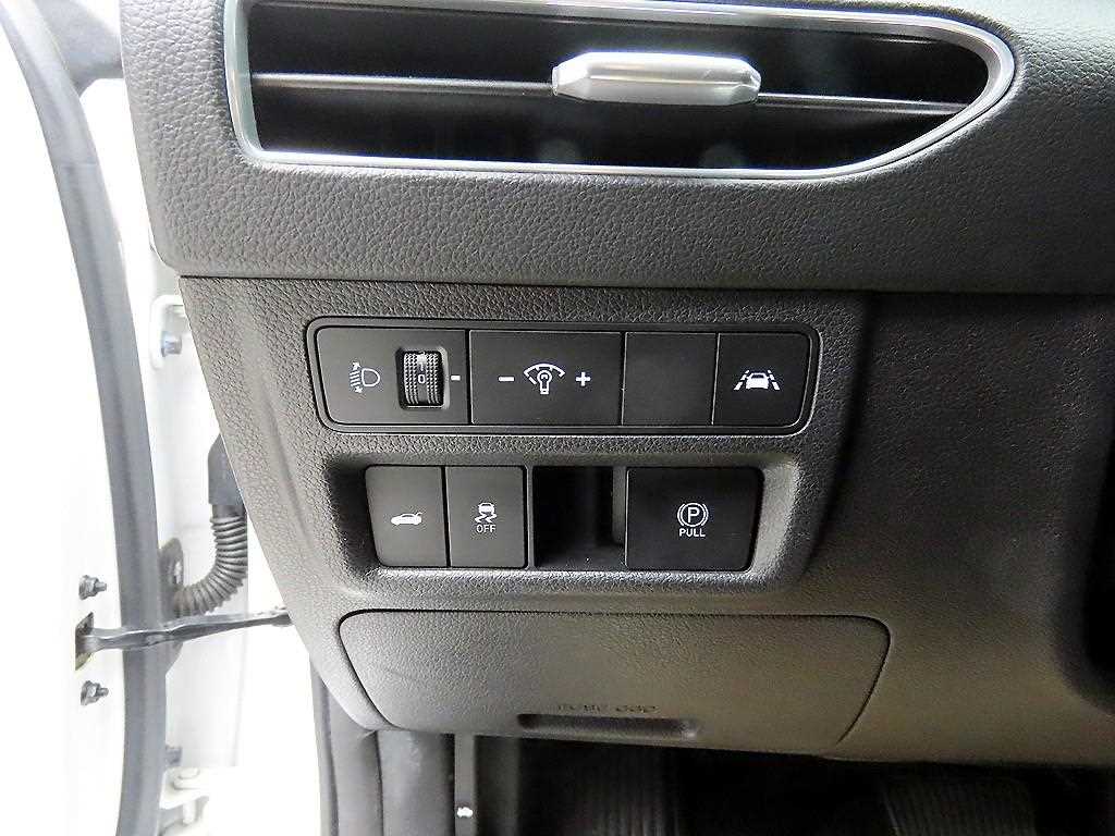 HYUNDAI Sonata - Vista 12