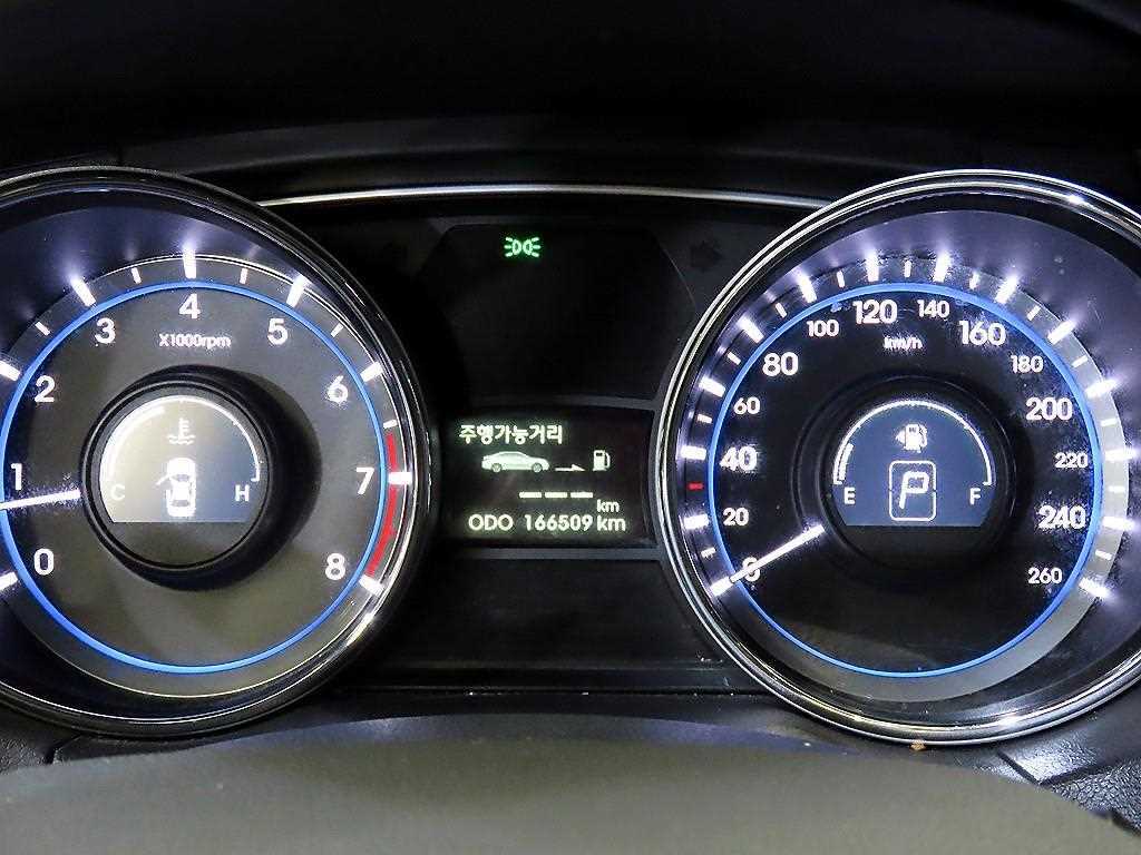 HYUNDAI Sonata - Vista 9