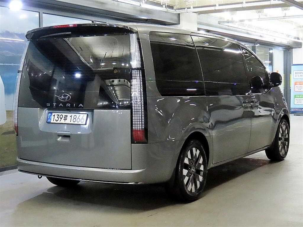 HYUNDAI Staria - Vista 4
