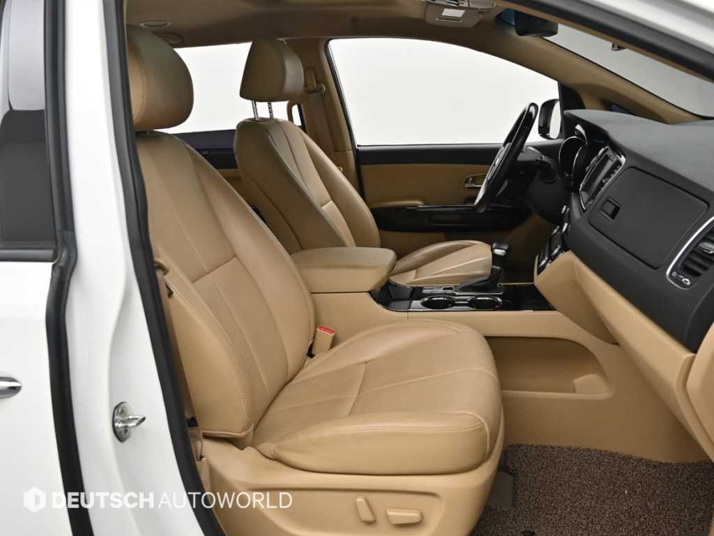KIA Carnival - Vista 10