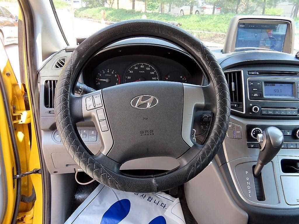 HYUNDAI Starex - Vista 9