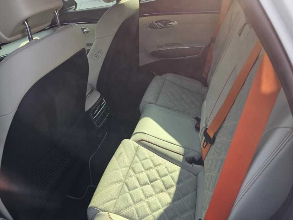 Genesis GV70 - Vista 7