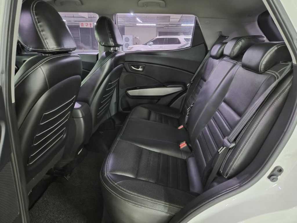 Ssangyong Tivoli - Vista 8