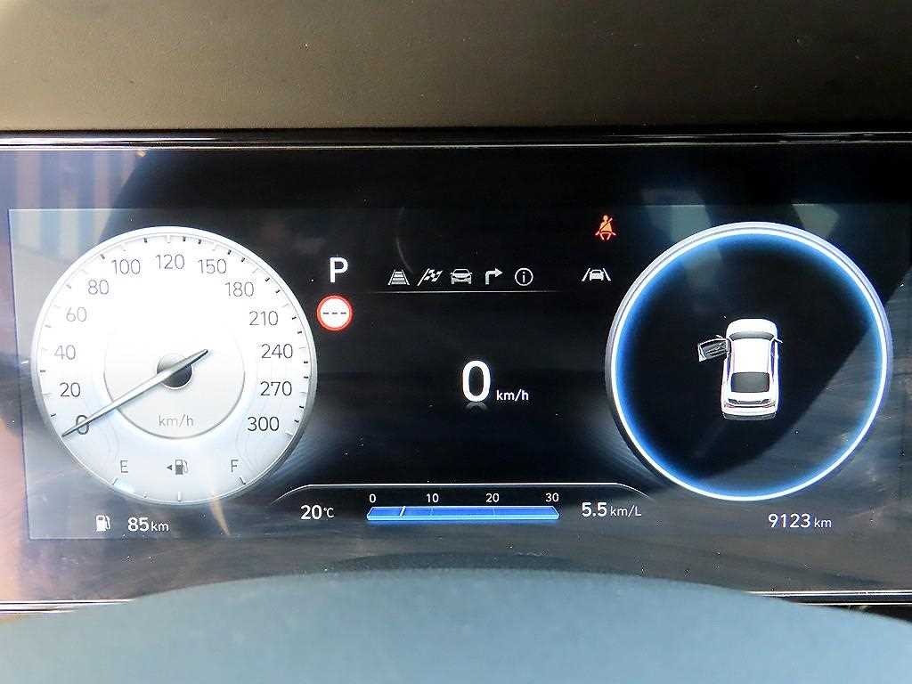 HYUNDAI Avante - Vista 9