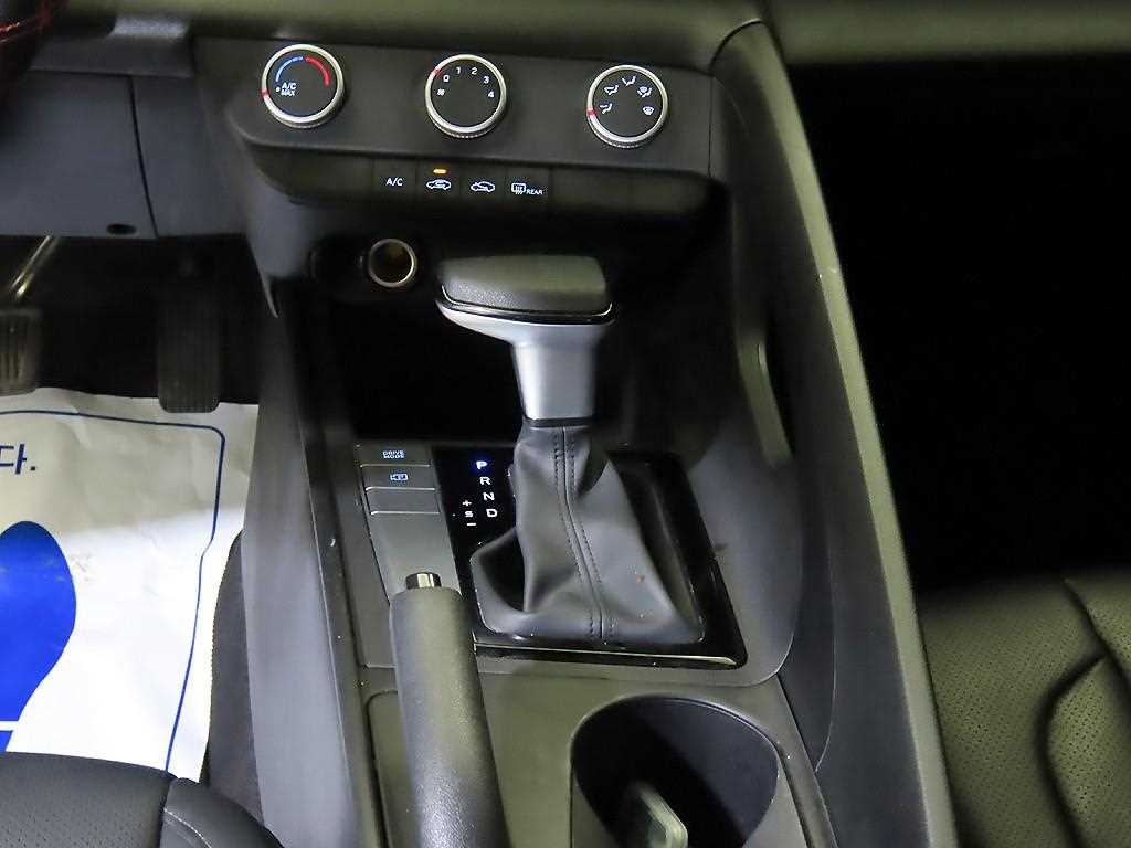 HYUNDAI Avante - Vista 12
