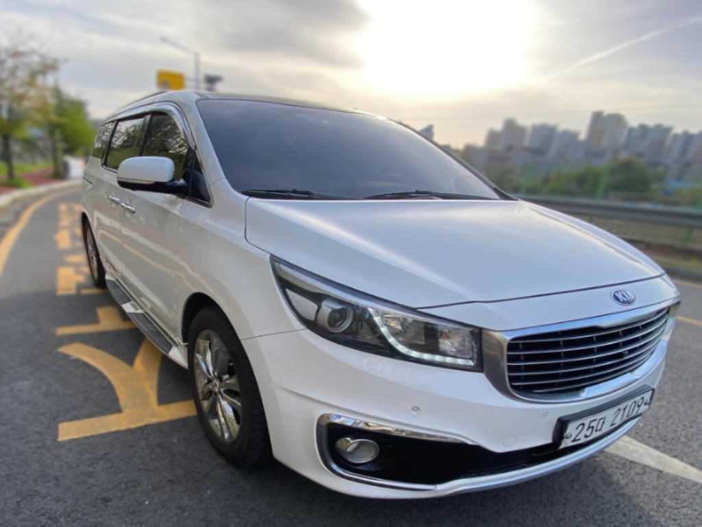 KIA Carnival - Vista 3