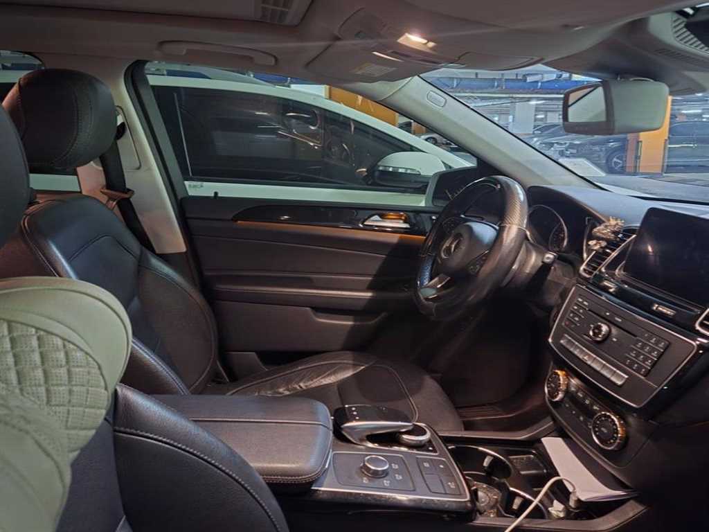 Mercedes Benz GLE Class - Vista 3