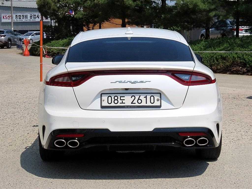 KIA Stinger - Vista 4