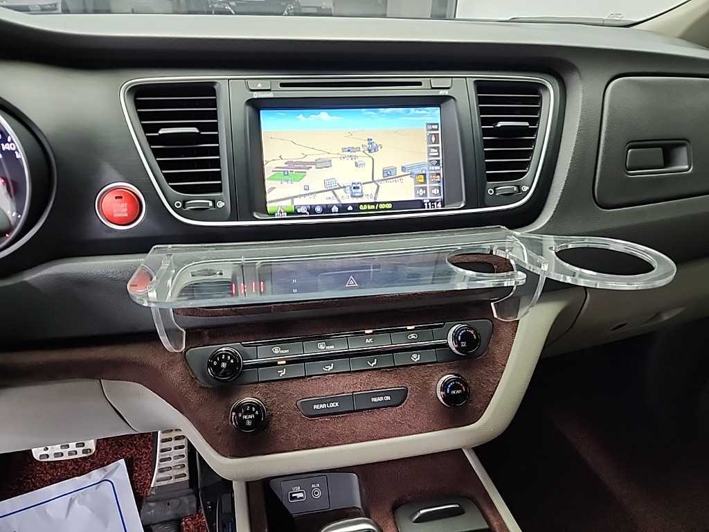 KIA Carnival - Vista 10