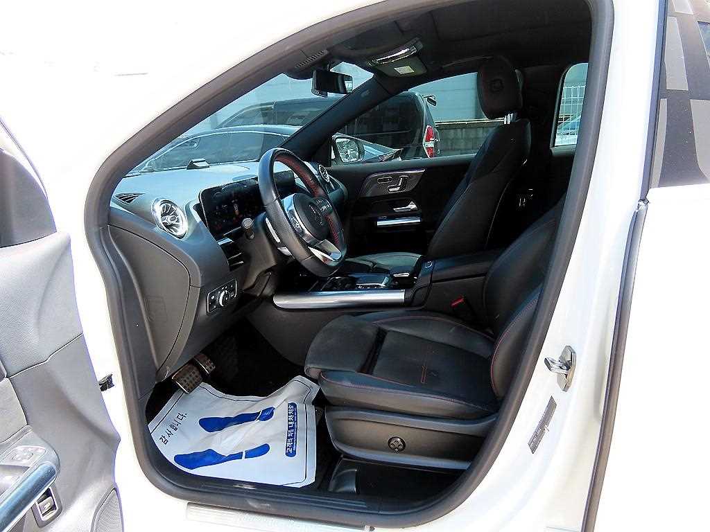 Mercedes Benz GLA Class - Vista 5