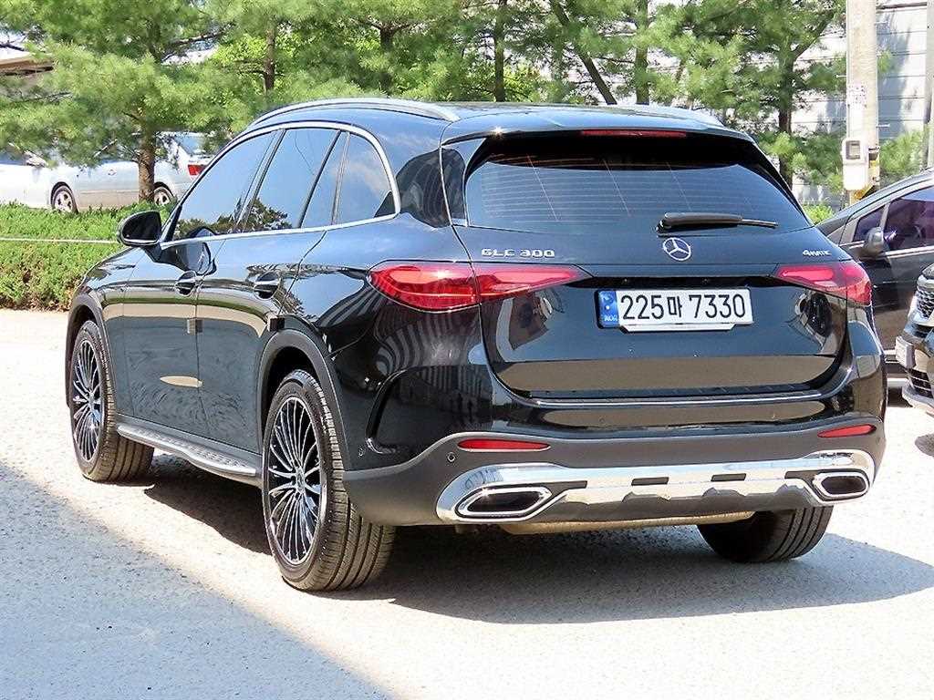 Mercedes Benz GLC Class - Vista 4