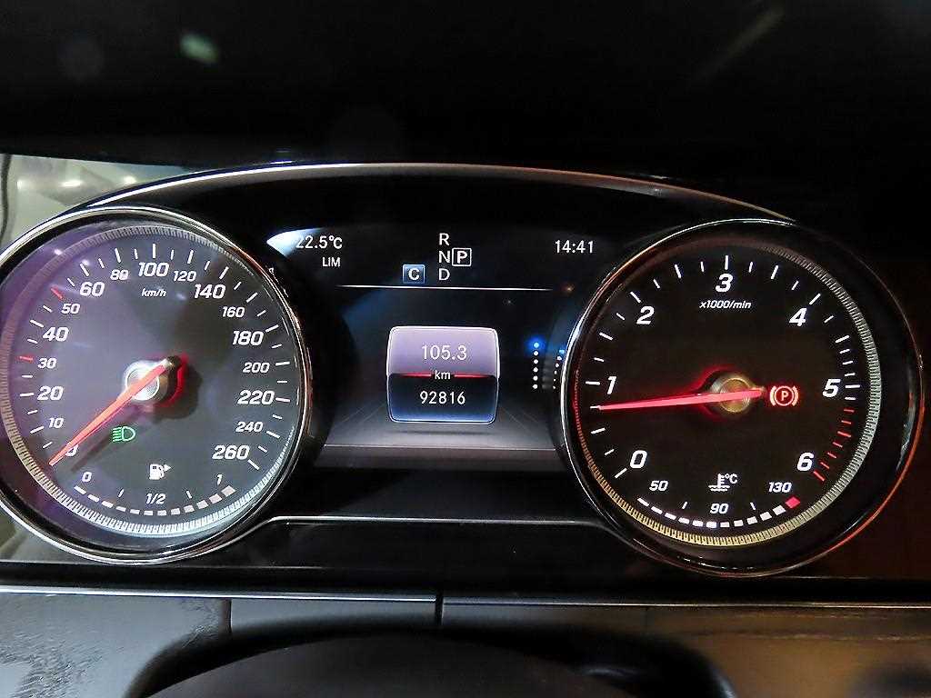 Mercedes Benz E class - Vista 9
