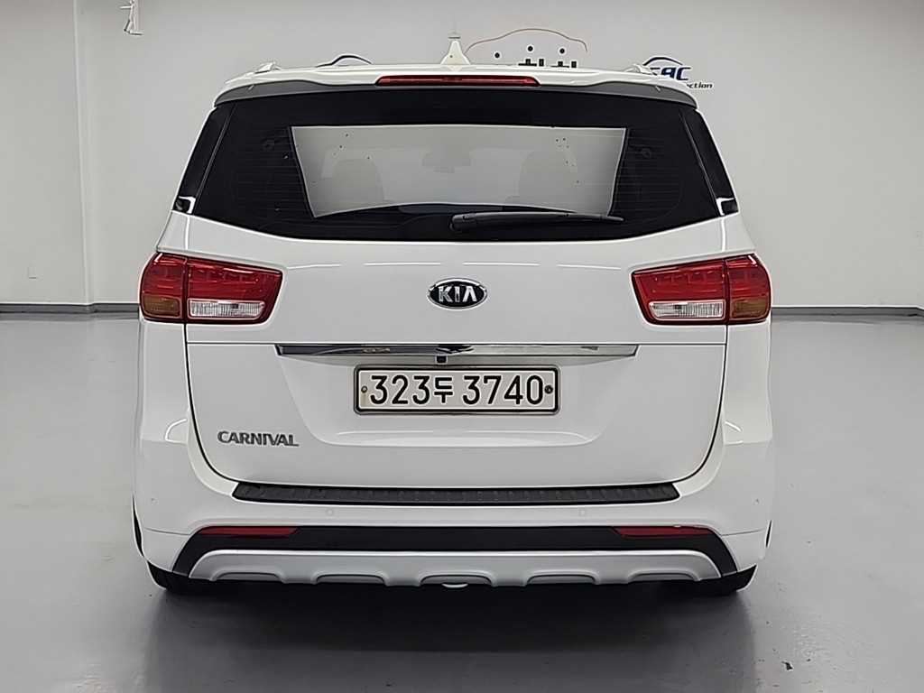 KIA Carnival - Vista 3