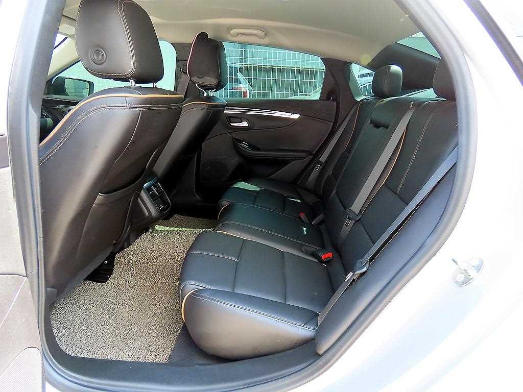 Chevrolet Impala - Vista 6