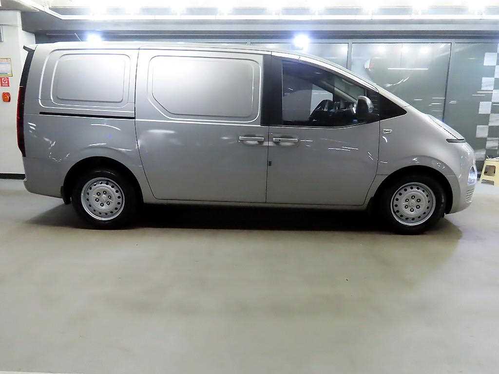 HYUNDAI Staria - Vista 3