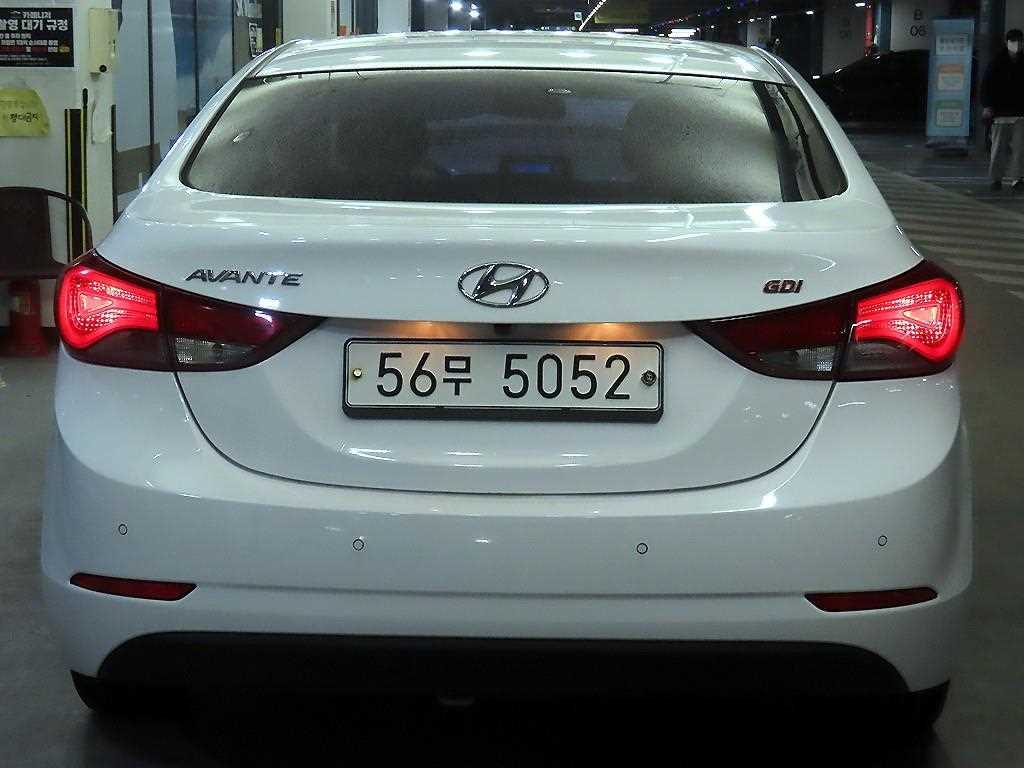 HYUNDAI Avante - Vista 5