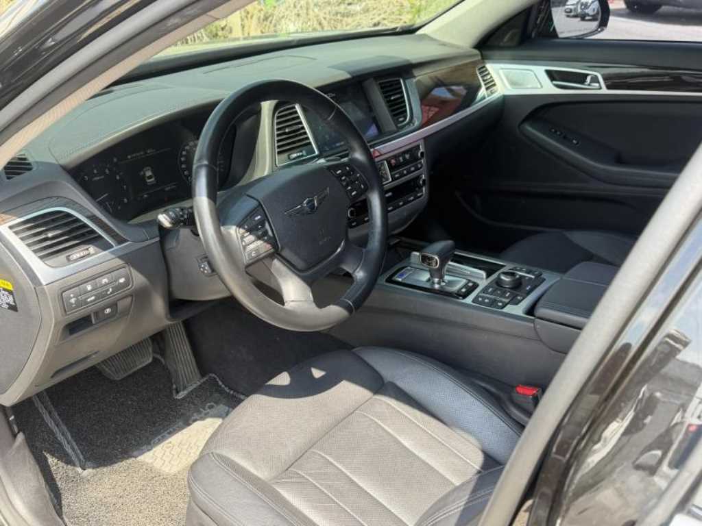 Genesis G80 - Vista 10