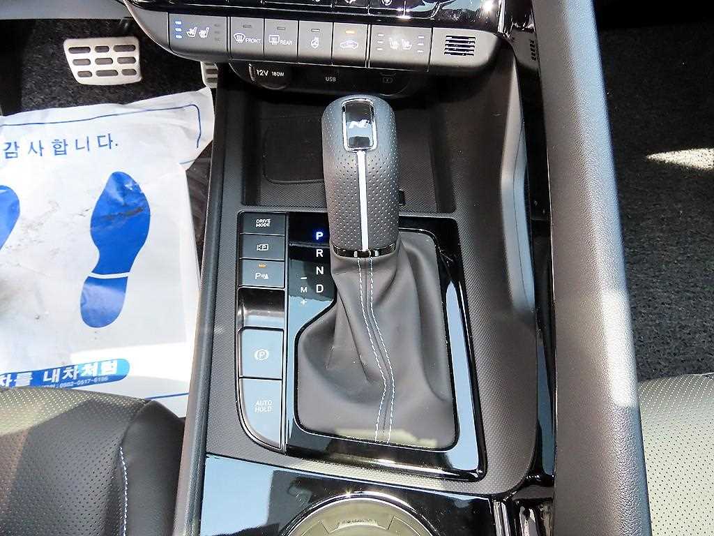 HYUNDAI Avante - Vista 10