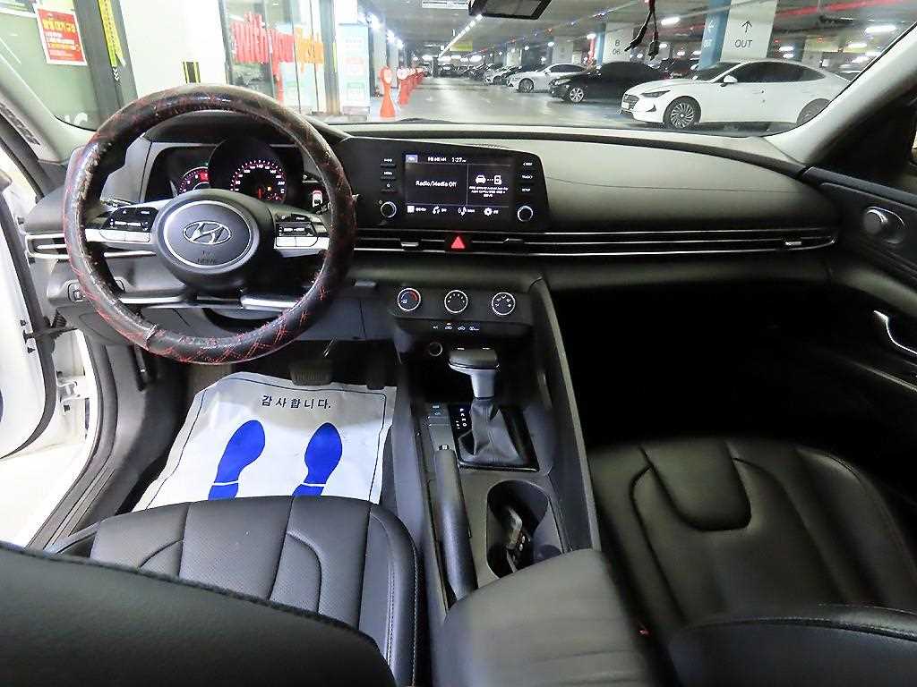 HYUNDAI Avante - Vista 10