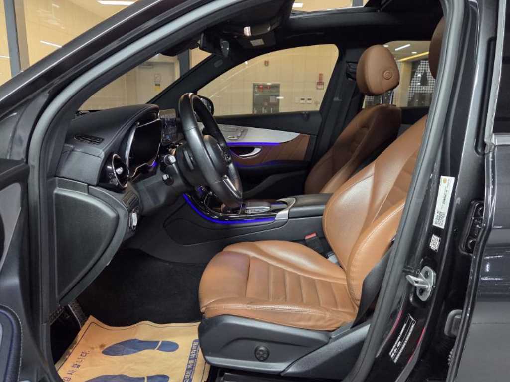 Mercedes Benz GLC Class - Vista 8