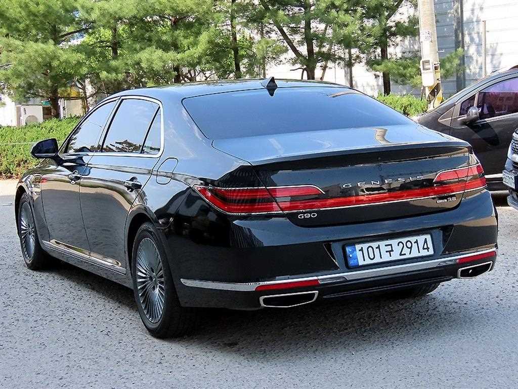 Genesis G90 - Vista 3