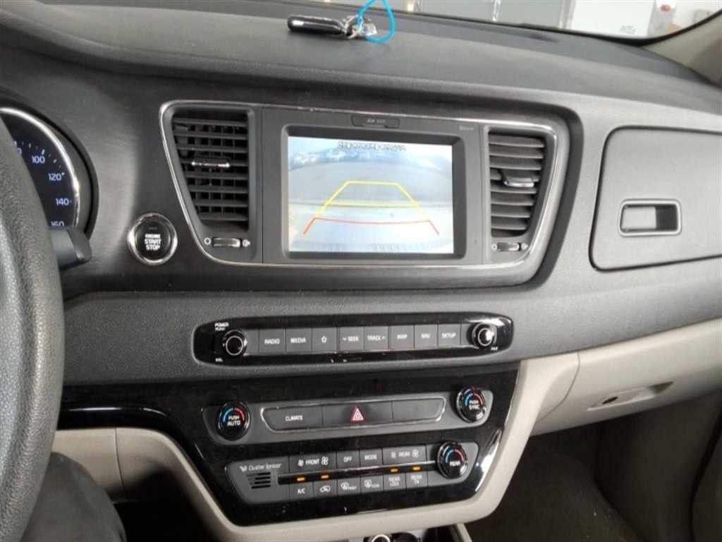 KIA Carnival - Vista 8