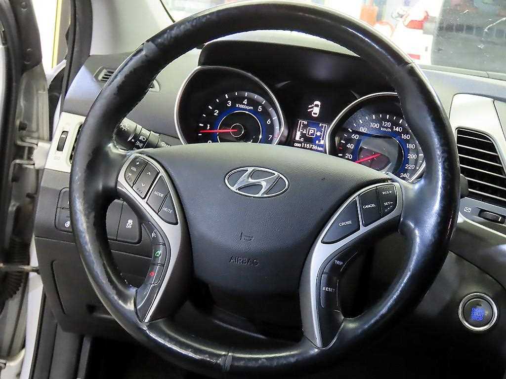 HYUNDAI Avante - Vista 8