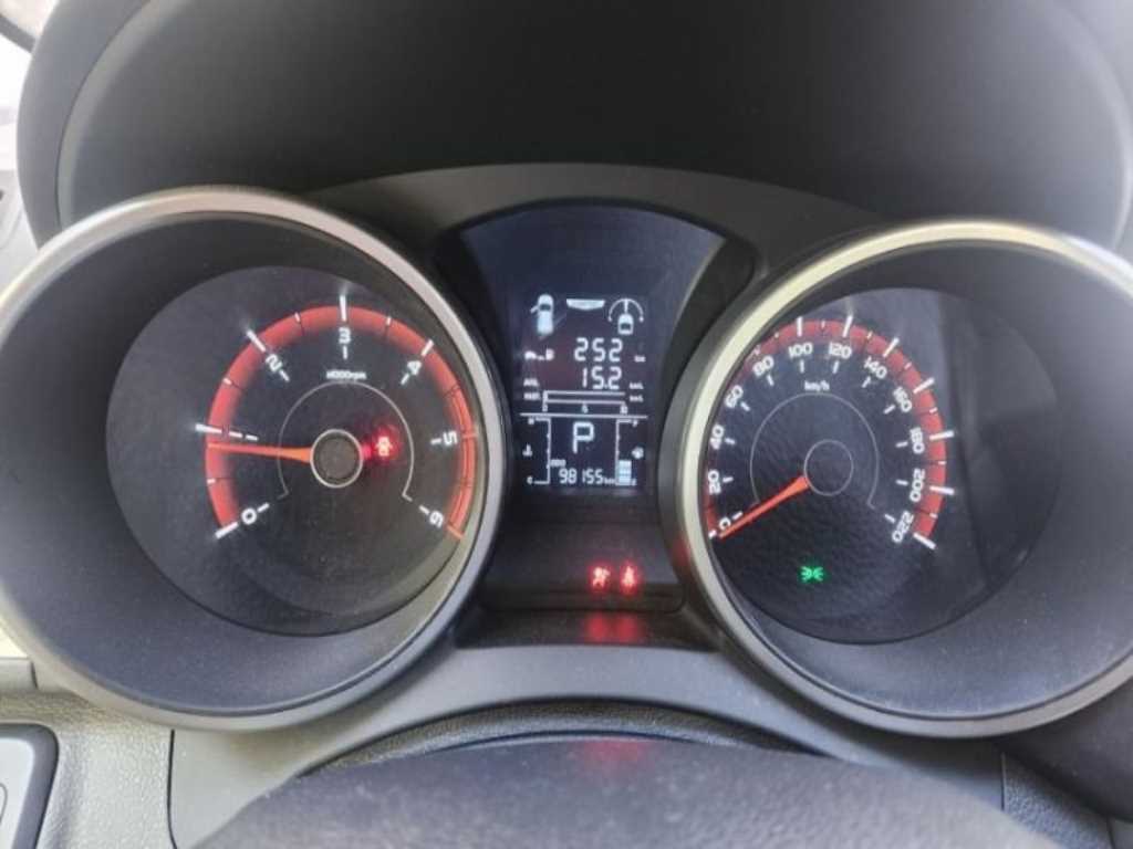 Ssangyong Tivoli - Vista 5