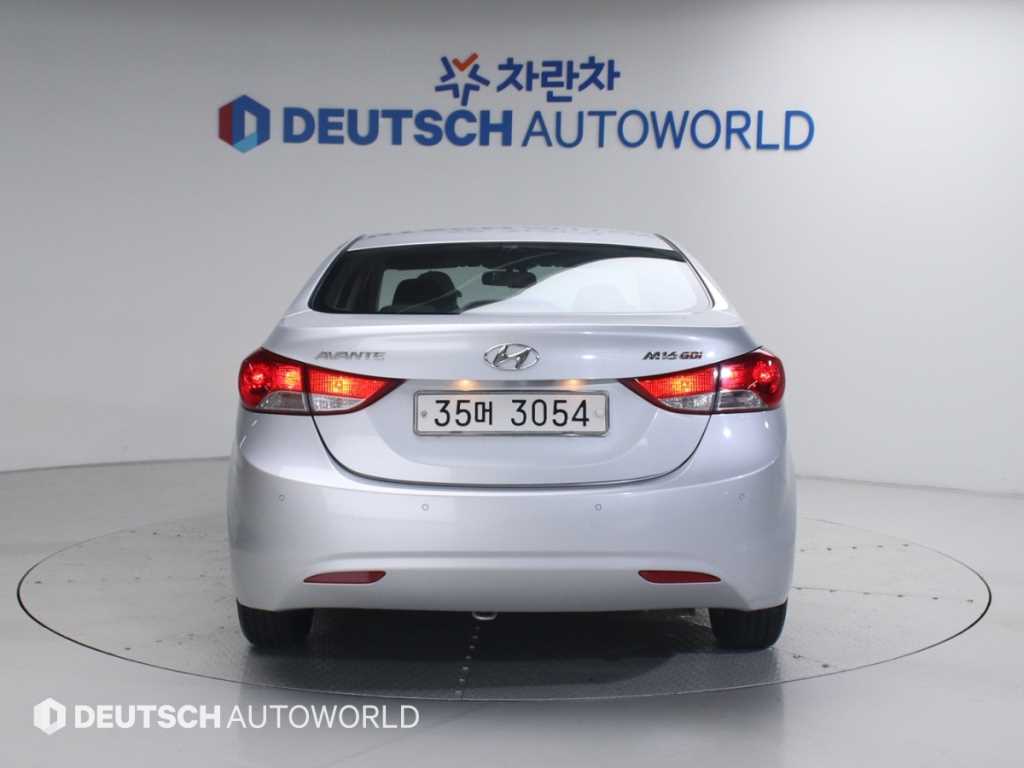 HYUNDAI Avante - Vista 4