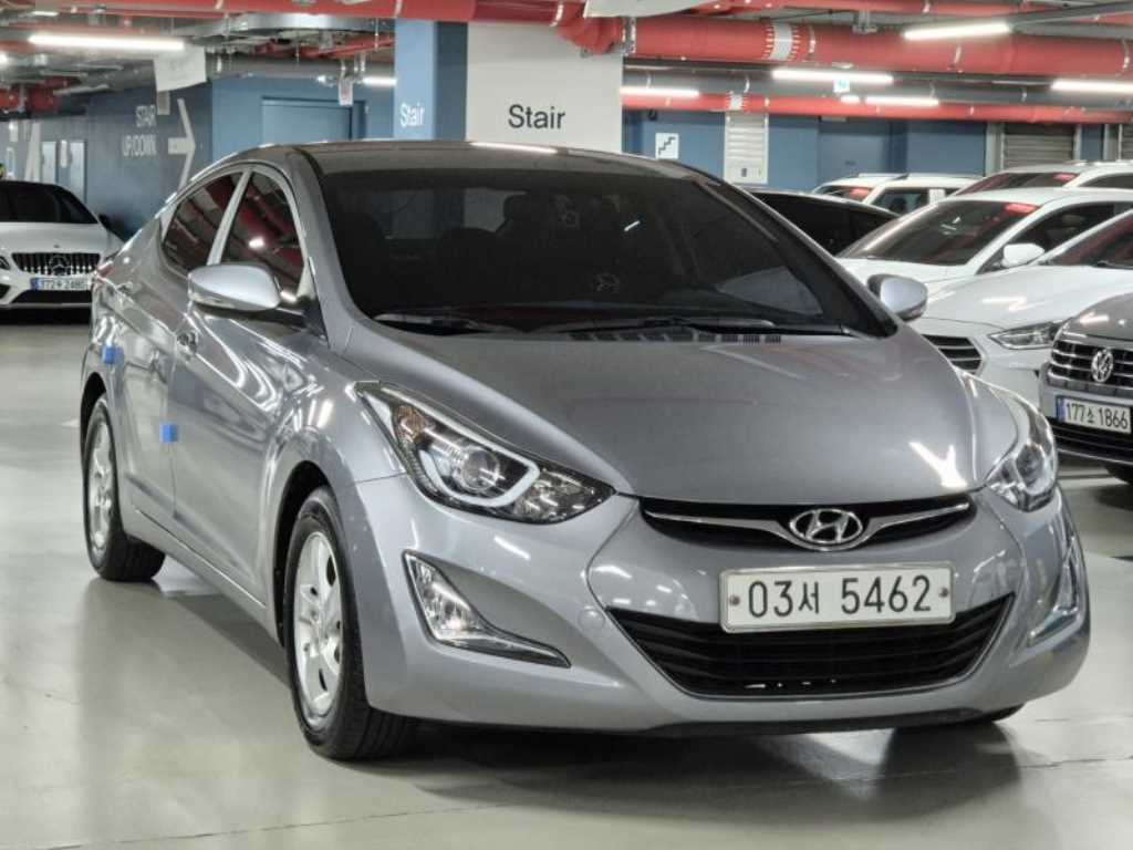 HYUNDAI Avante - Vista 2