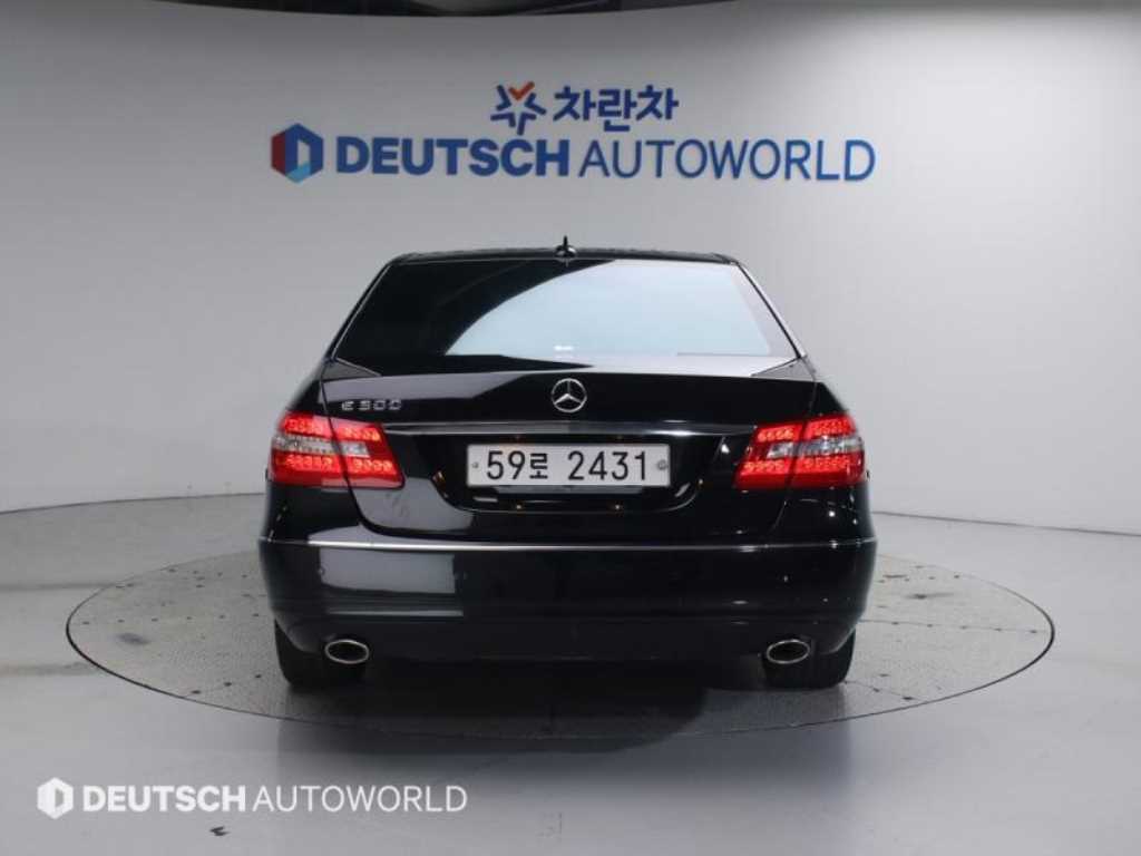 Mercedes Benz E class - Vista 4