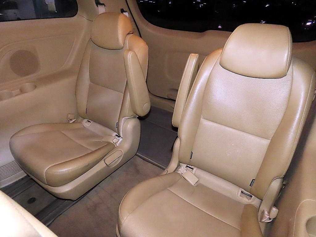 KIA Carnival - Vista 8