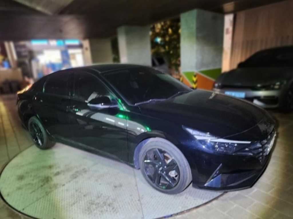 HYUNDAI Avante - Vista 3