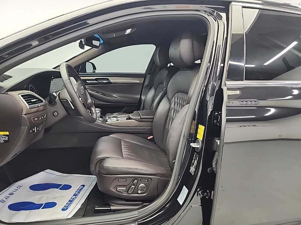 Genesis G90 - Vista 11