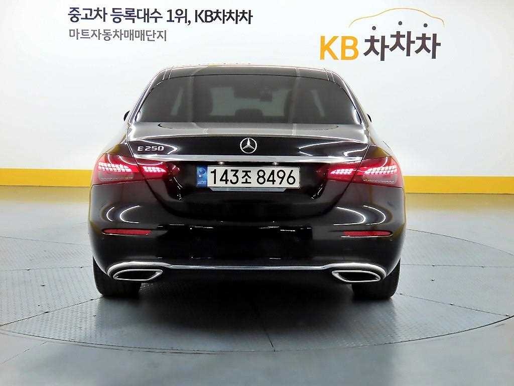 Mercedes Benz E class - Vista 3