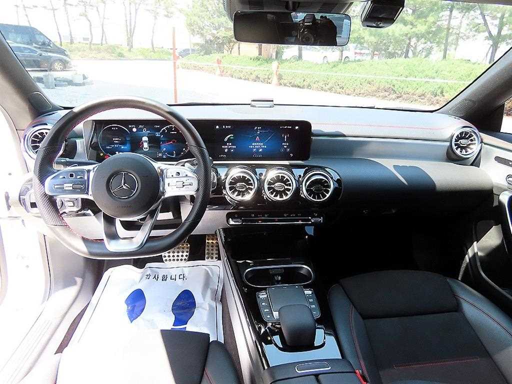 Mercedes Benz CLA Class - Vista 8