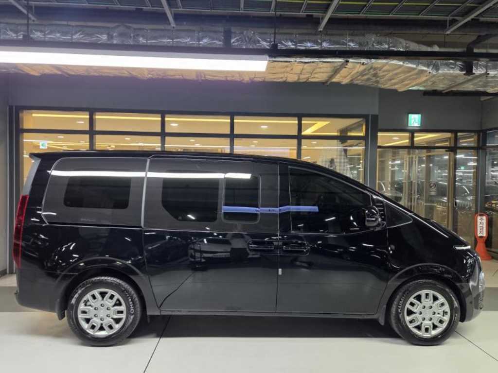 HYUNDAI Staria - Vista 3