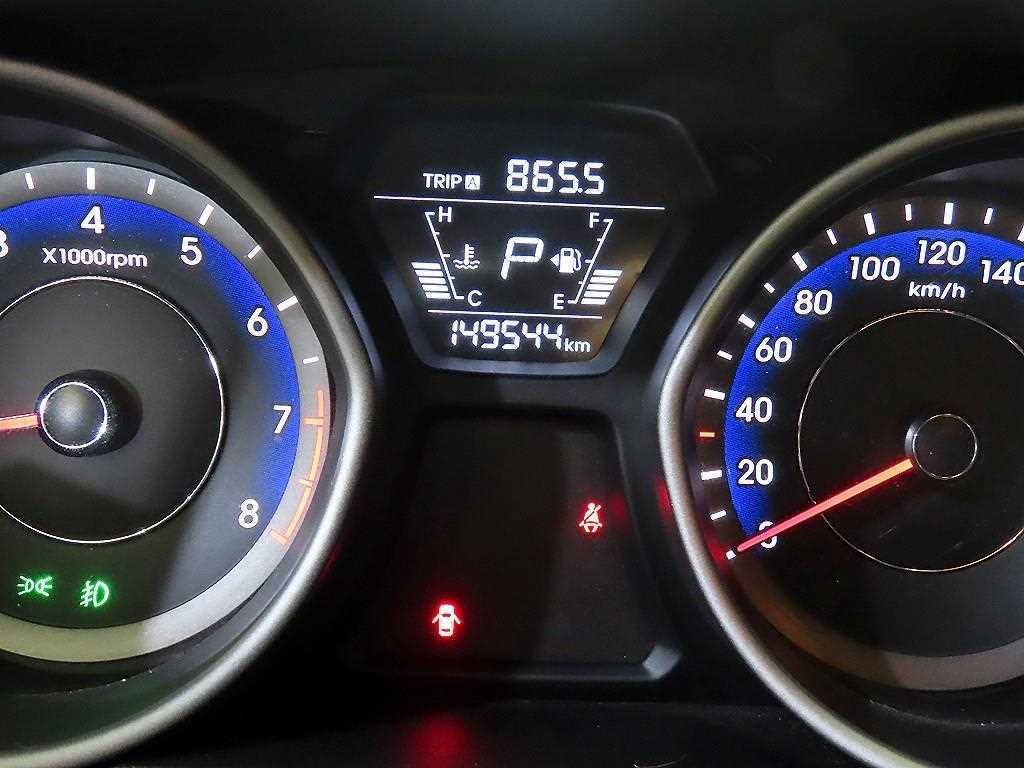 HYUNDAI Avante - Vista 9