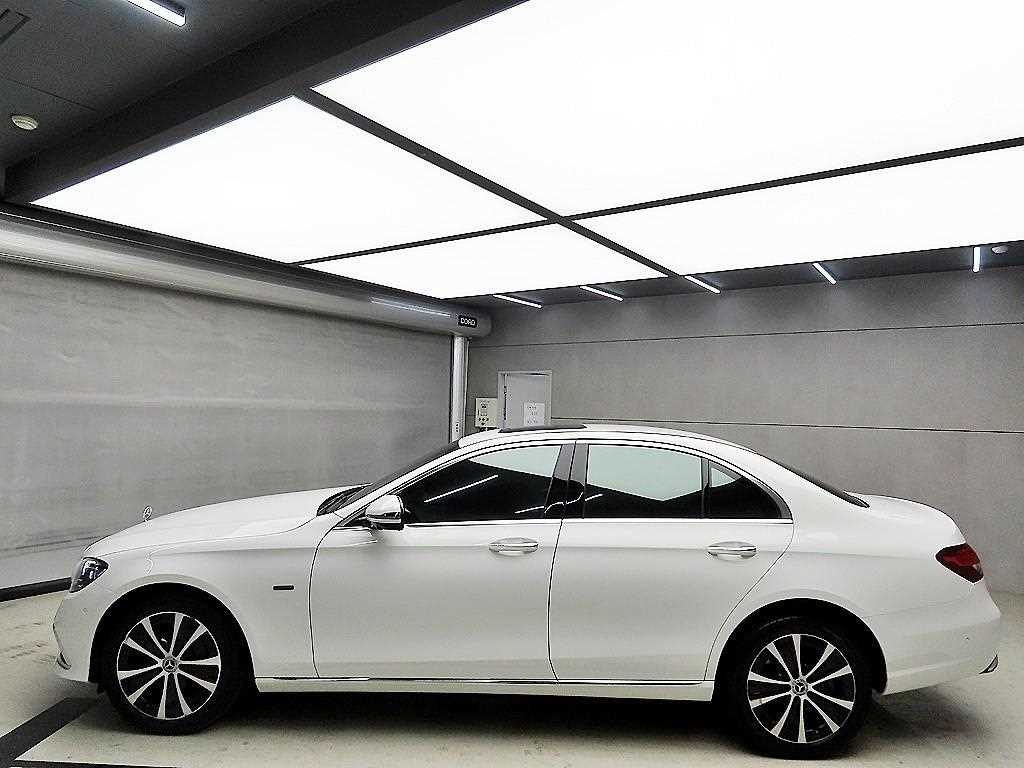 Mercedes Benz E class - Vista 4