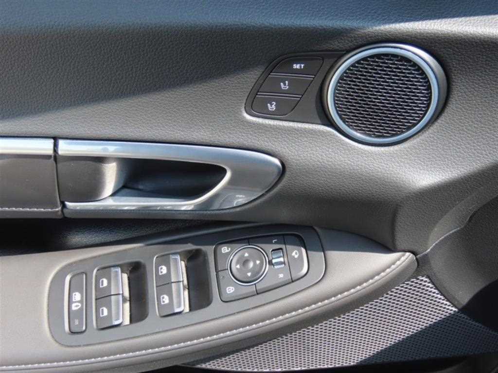 HYUNDAI Sonata - Vista 12