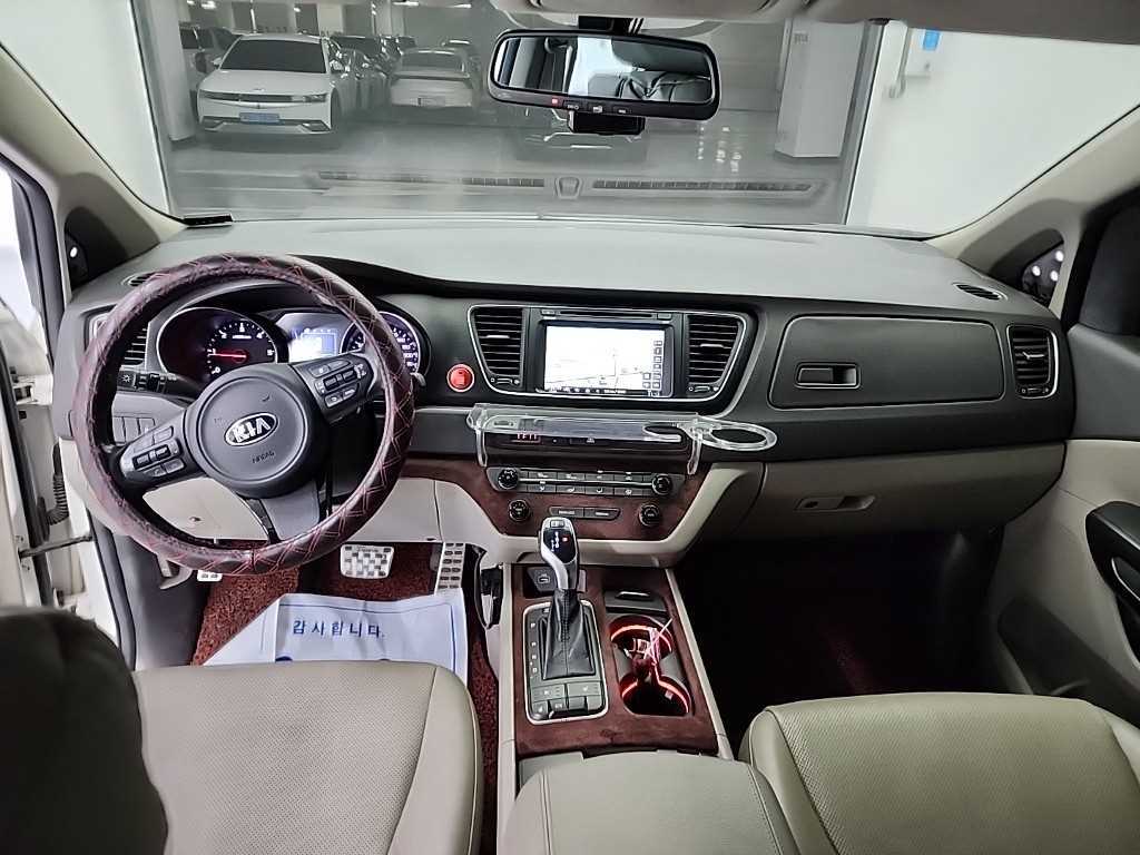 KIA Carnival - Vista 7
