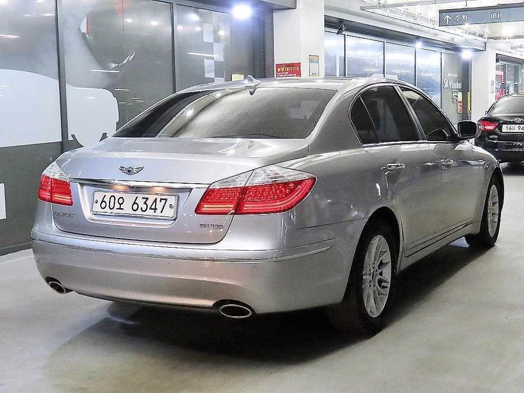 HYUNDAI Genesis - Vista 4