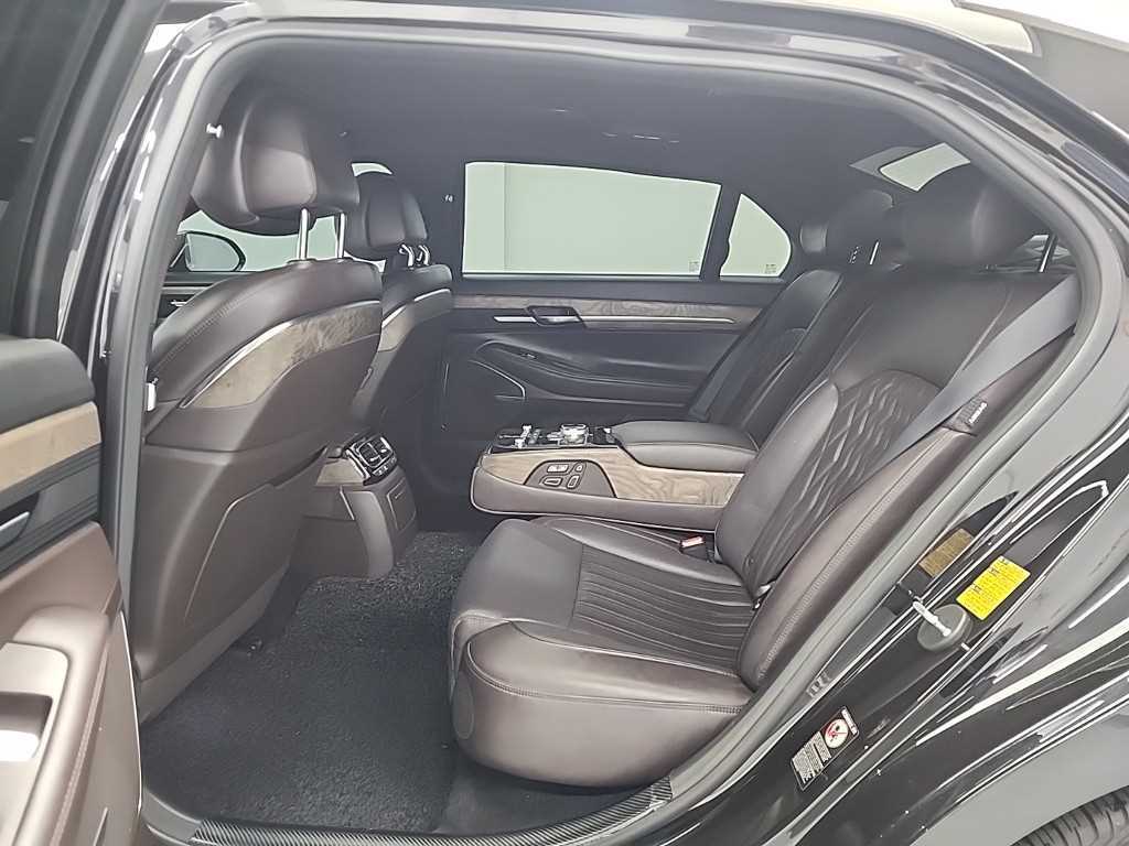Genesis G90 - Vista 12