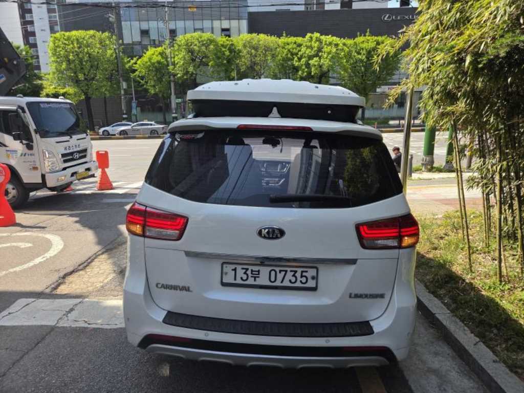 KIA Carnival - Vista 2