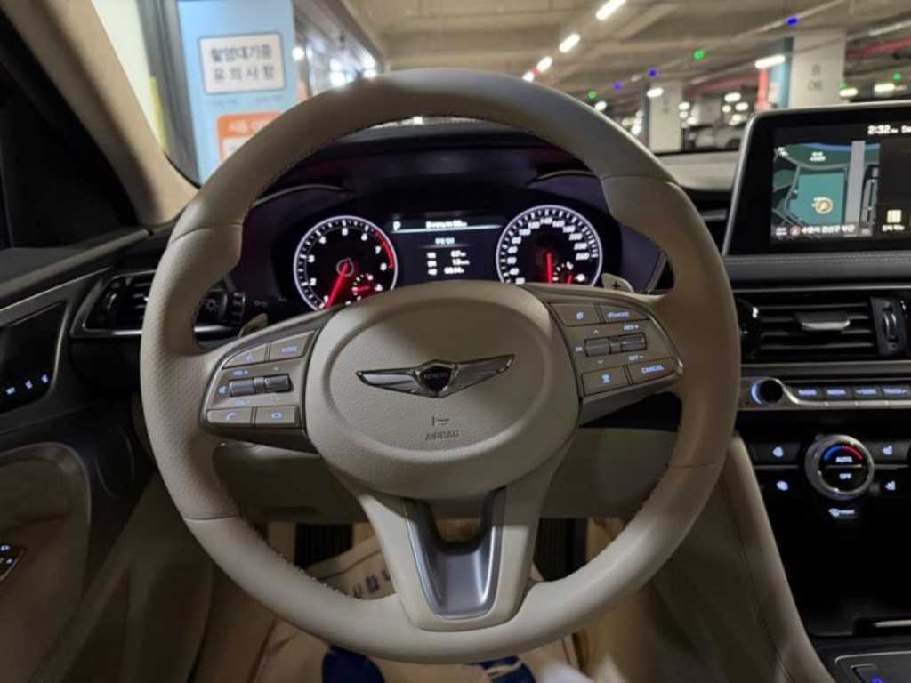 Genesis G70 - Vista 8