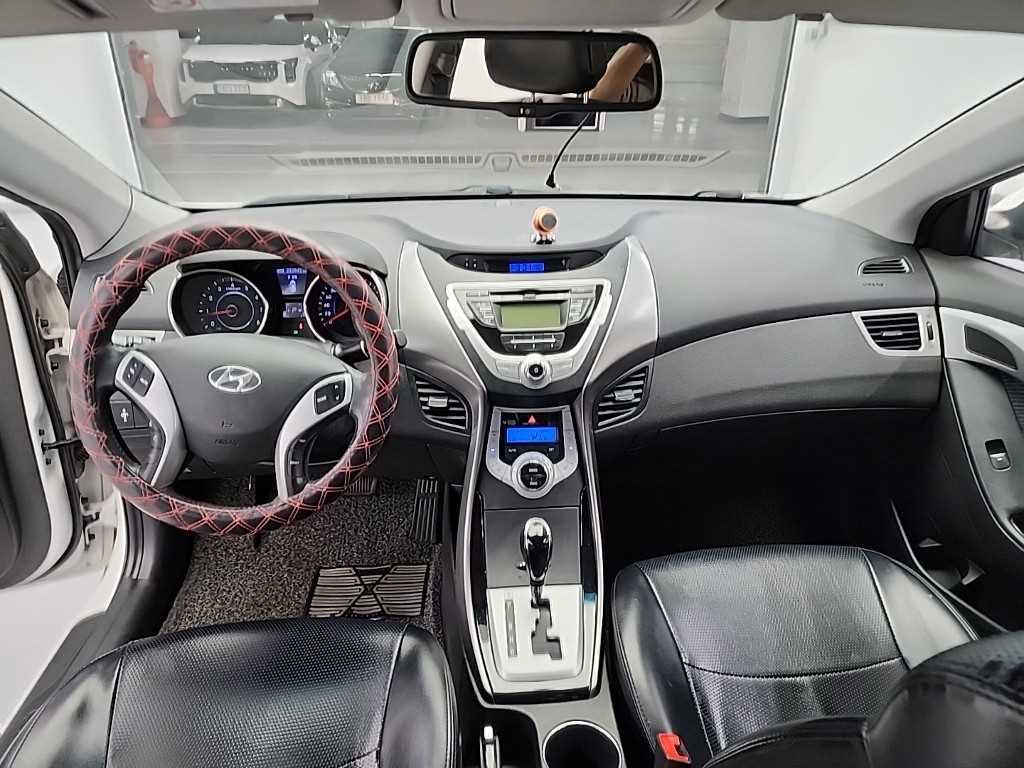 HYUNDAI Avante - Vista 7
