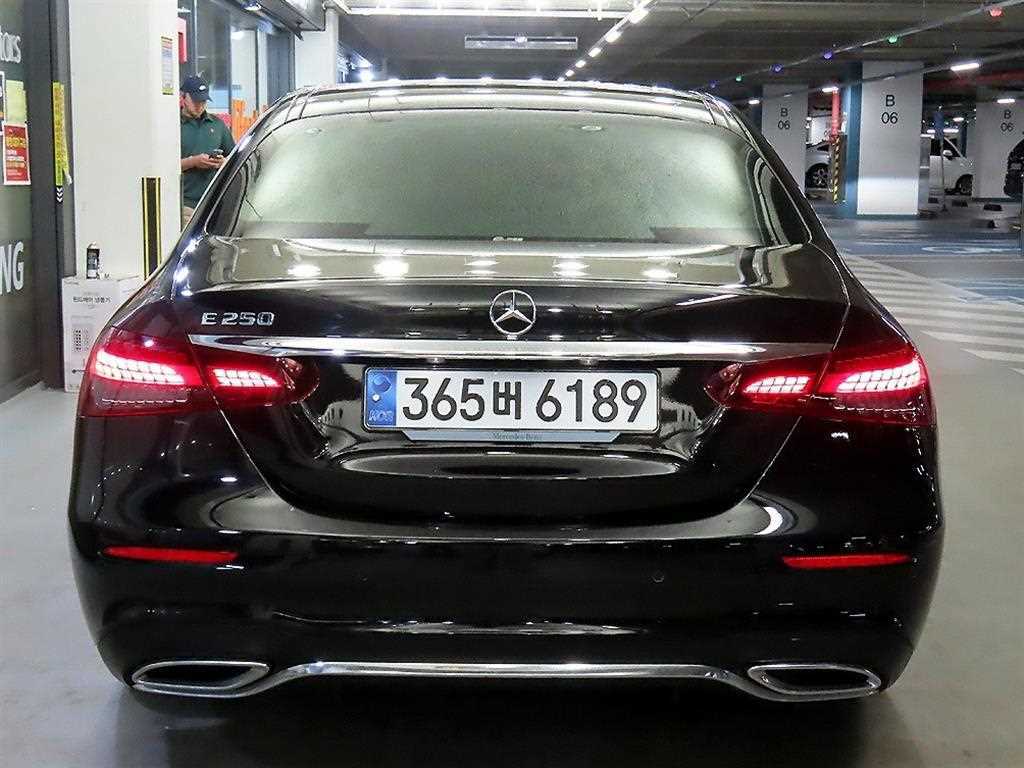 Mercedes Benz E class - Vista 5