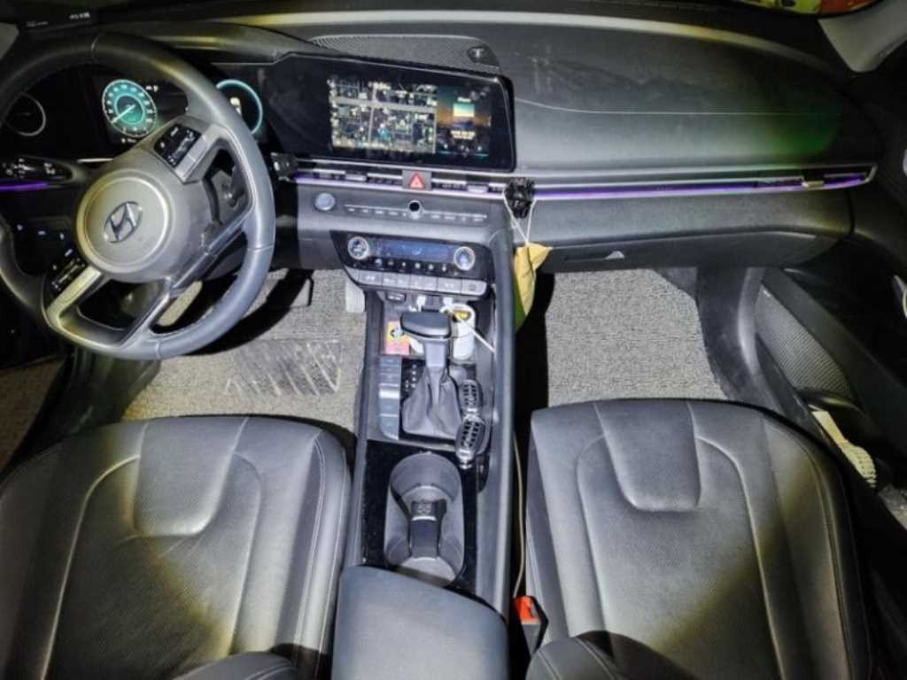HYUNDAI Avante - Vista 10