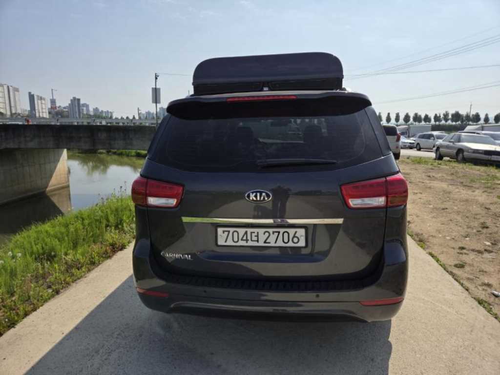 KIA Carnival - Vista 4
