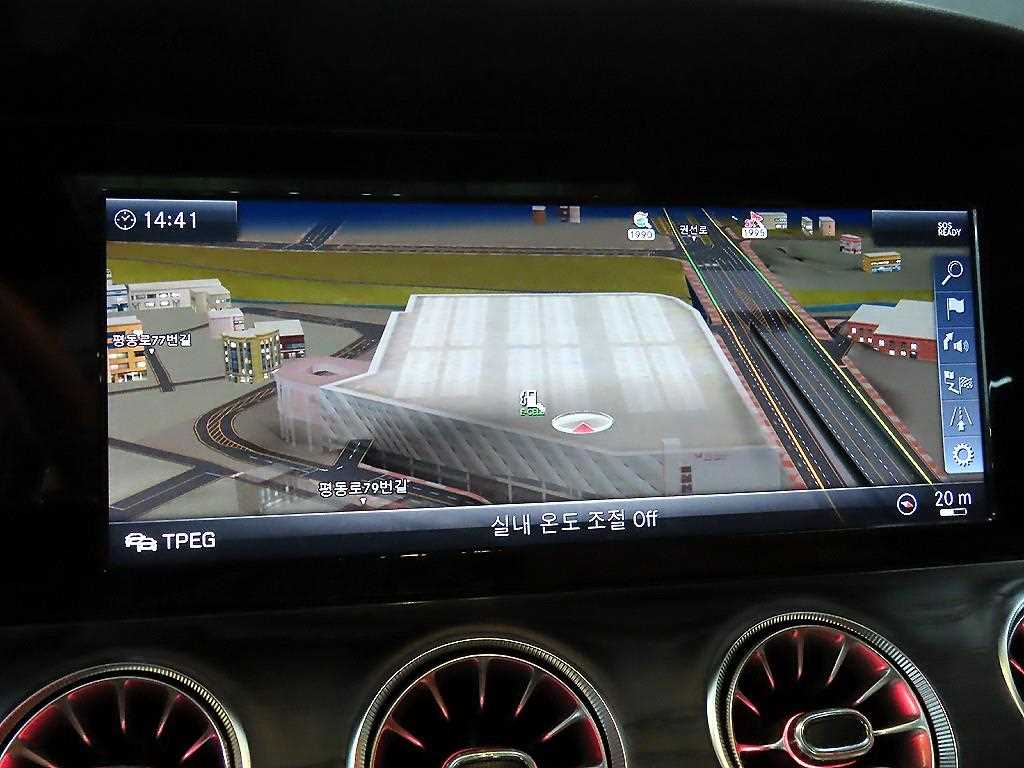 Mercedes Benz E class - Vista 12